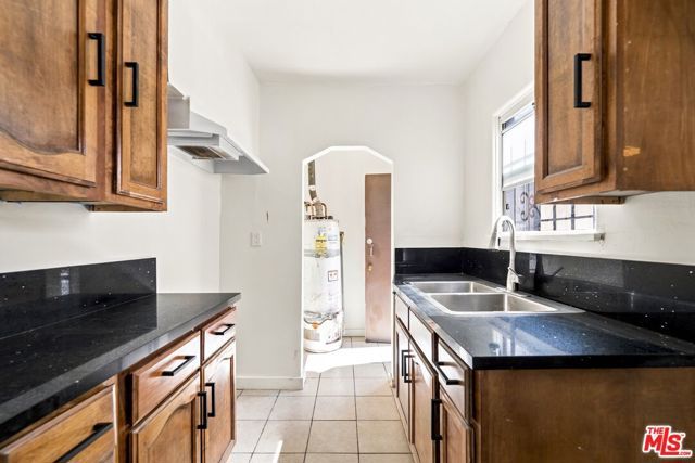3427 S Bronson Avenue, Los Angeles, CA 90018