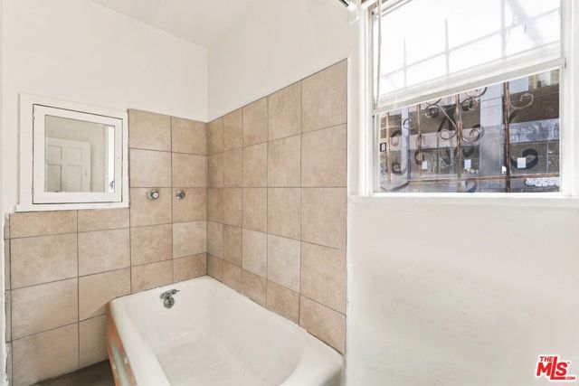 3427 S Bronson Avenue, Los Angeles, CA 90018