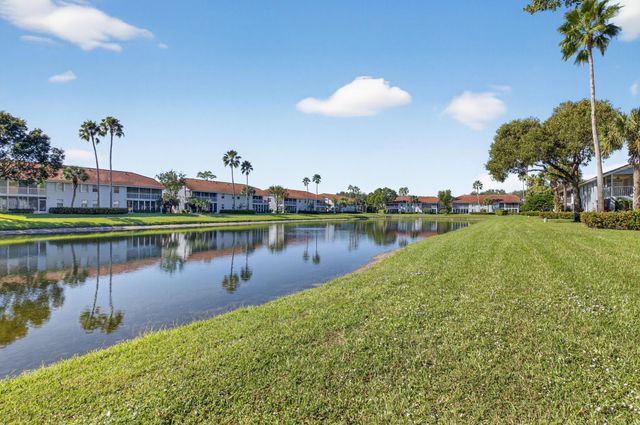7342 Lake Meadow Way 102, Boynton Beach, FL 33437