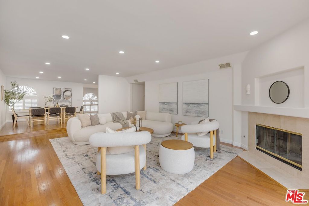 Image 7 of property listing at 12118 Viewcrest Road, Studio City, CA 91604