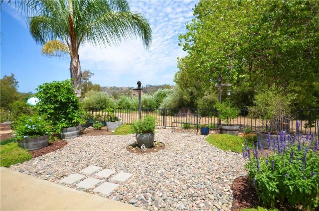 3404 Oak Cliff Drive 3, Fallbrook, CA 92028