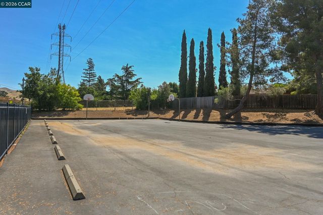 5706 Pepperridge Way, Concord, CA 94521
