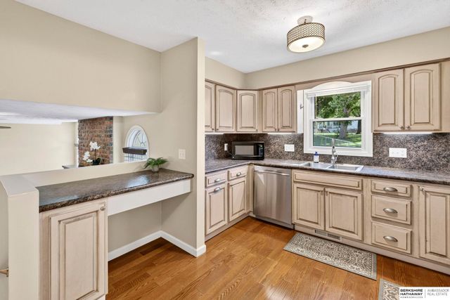 13629 Montclair Drive, Omaha, NE 68144