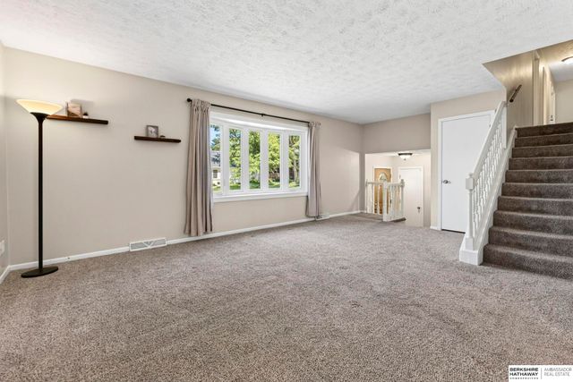 13629 Montclair Drive, Omaha, NE 68144