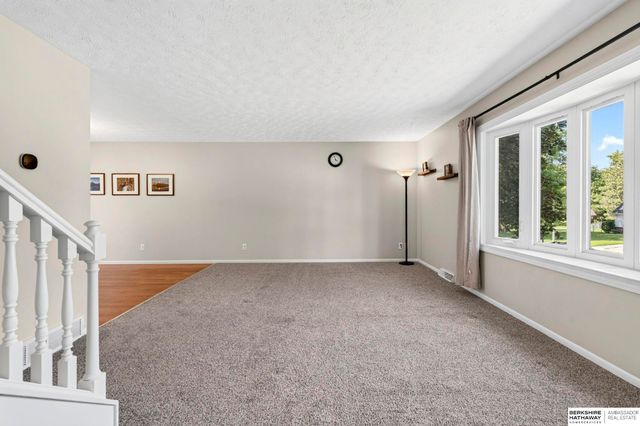 13629 Montclair Drive, Omaha, NE 68144