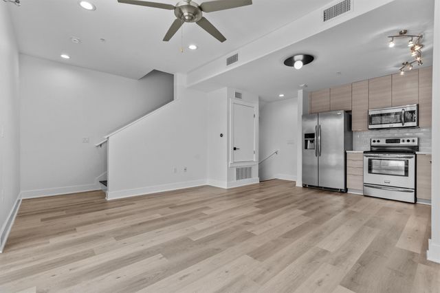 604 N Bluff DR 212, Austin, TX 78745