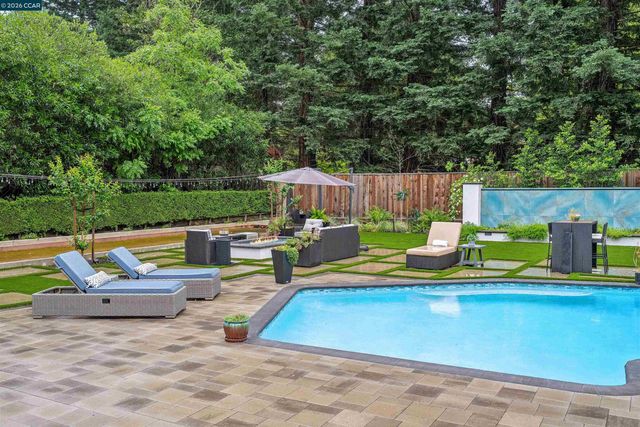 2348 Holly Oak Dr, Danville, CA 94506
