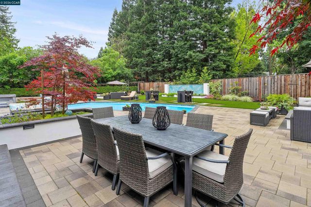 2348 Holly Oak Dr, Danville, CA 94506