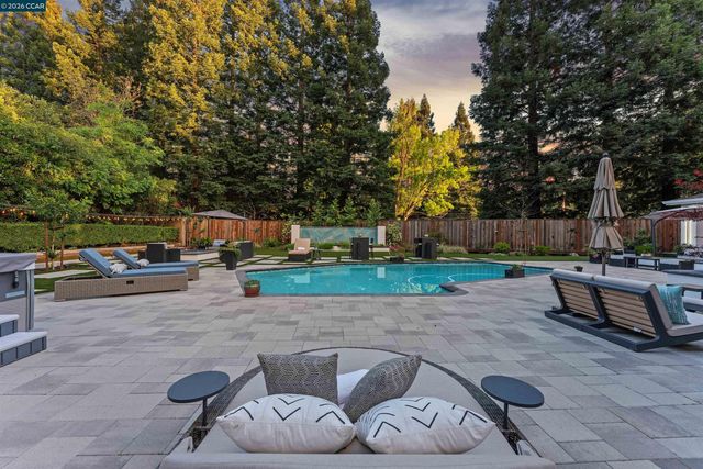 2348 Holly Oak Dr, Danville, CA 94506