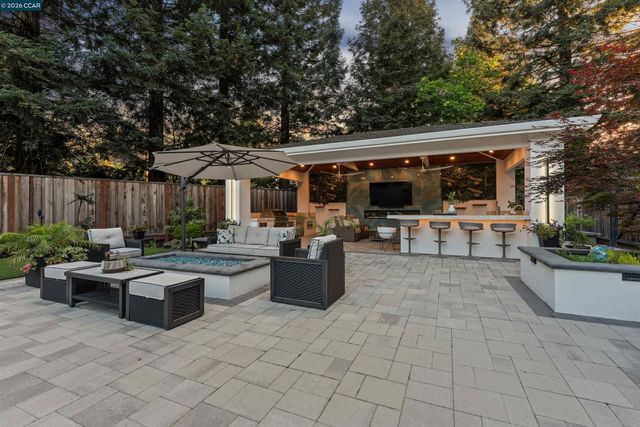 2348 Holly Oak Dr, Danville, CA 94506