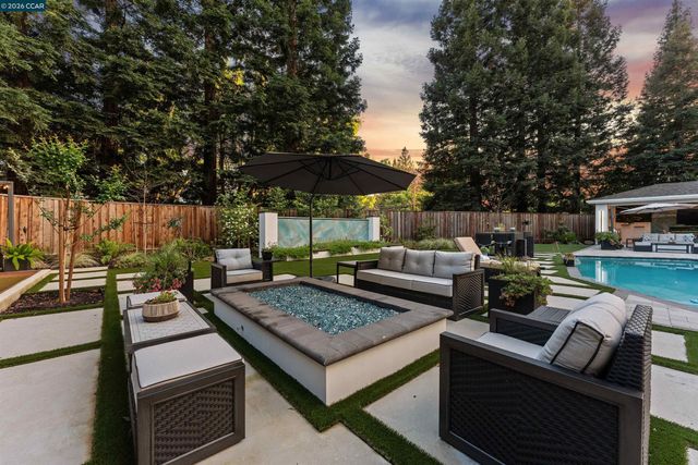 2348 Holly Oak Dr, Danville, CA 94506