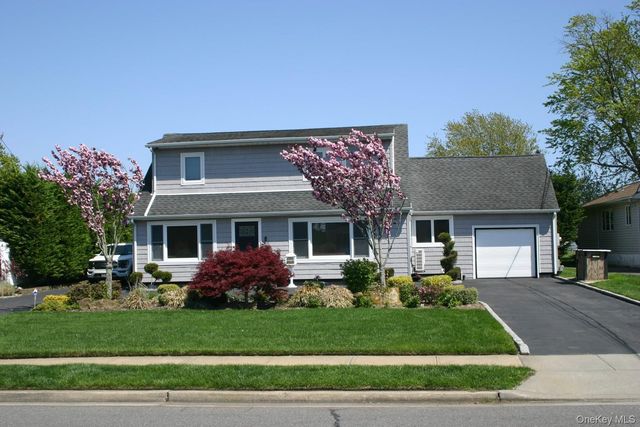121 Ocean Avenue, Massapequa, NY 11758