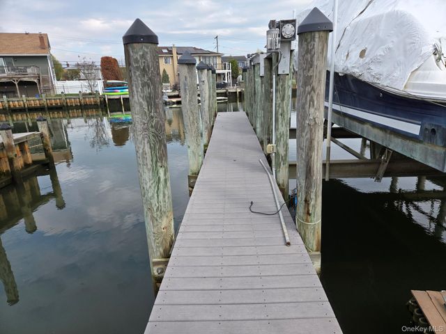 121 Ocean Avenue, Massapequa, NY 11758