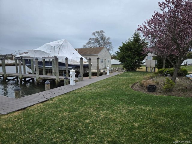 121 Ocean Avenue, Massapequa, NY 11758