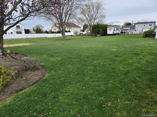 121 Ocean Avenue, Massapequa, NY 11758