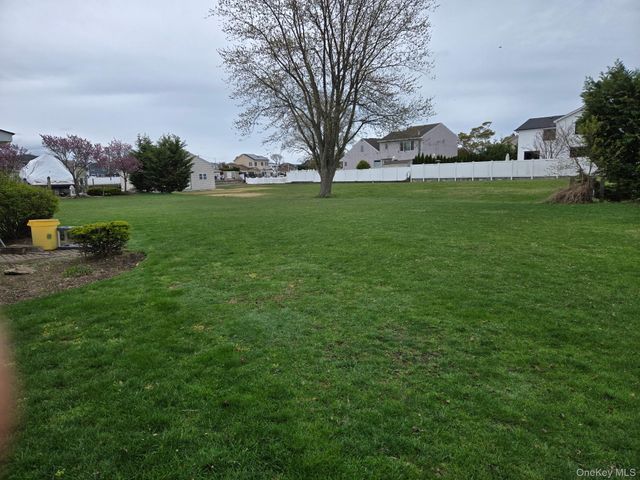 121 Ocean Avenue, Massapequa, NY 11758