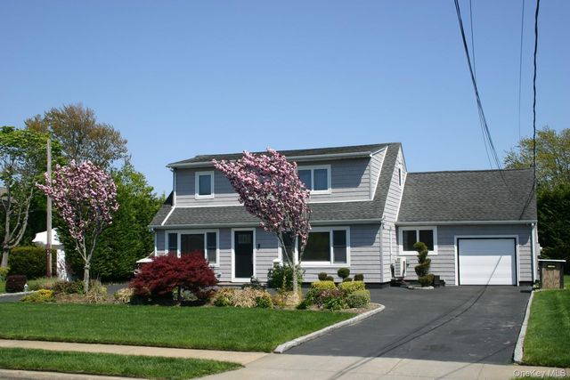 121 Ocean Avenue, Massapequa, NY 11758