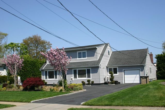 121 Ocean Avenue, Massapequa, NY 11758