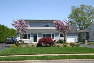 121 Ocean Avenue, Massapequa, NY 11758