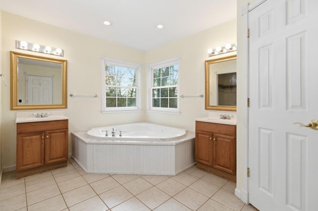 755 Everest Road, Galena, MO 65656