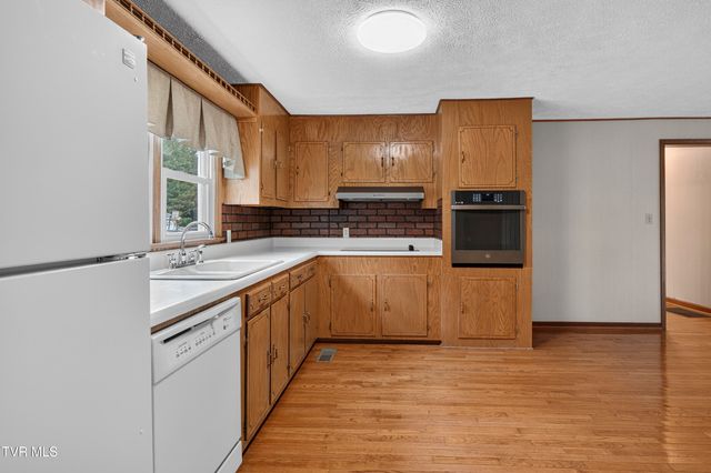 31198 Nova Drive, Damascus, VA 24236