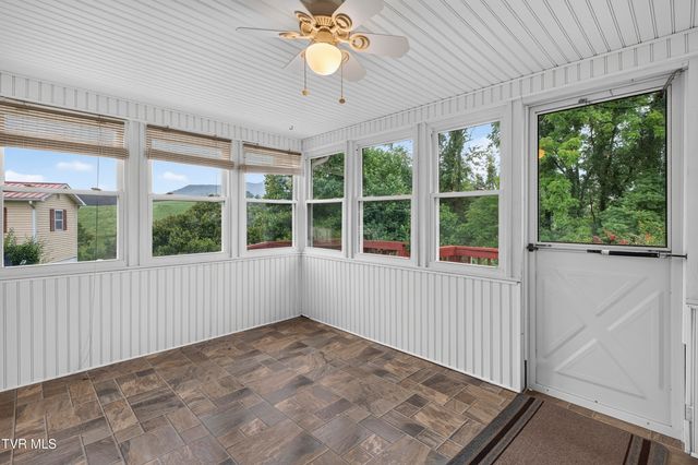 31198 Nova Drive, Damascus, VA 24236