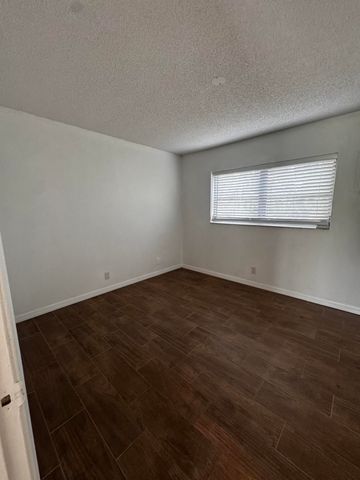 5156 NE 6th Avenue 205, Oakland Park, FL 33334