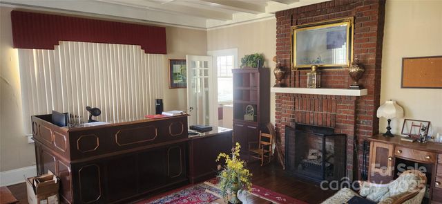 303 W Trade Street, Dallas, NC 28034