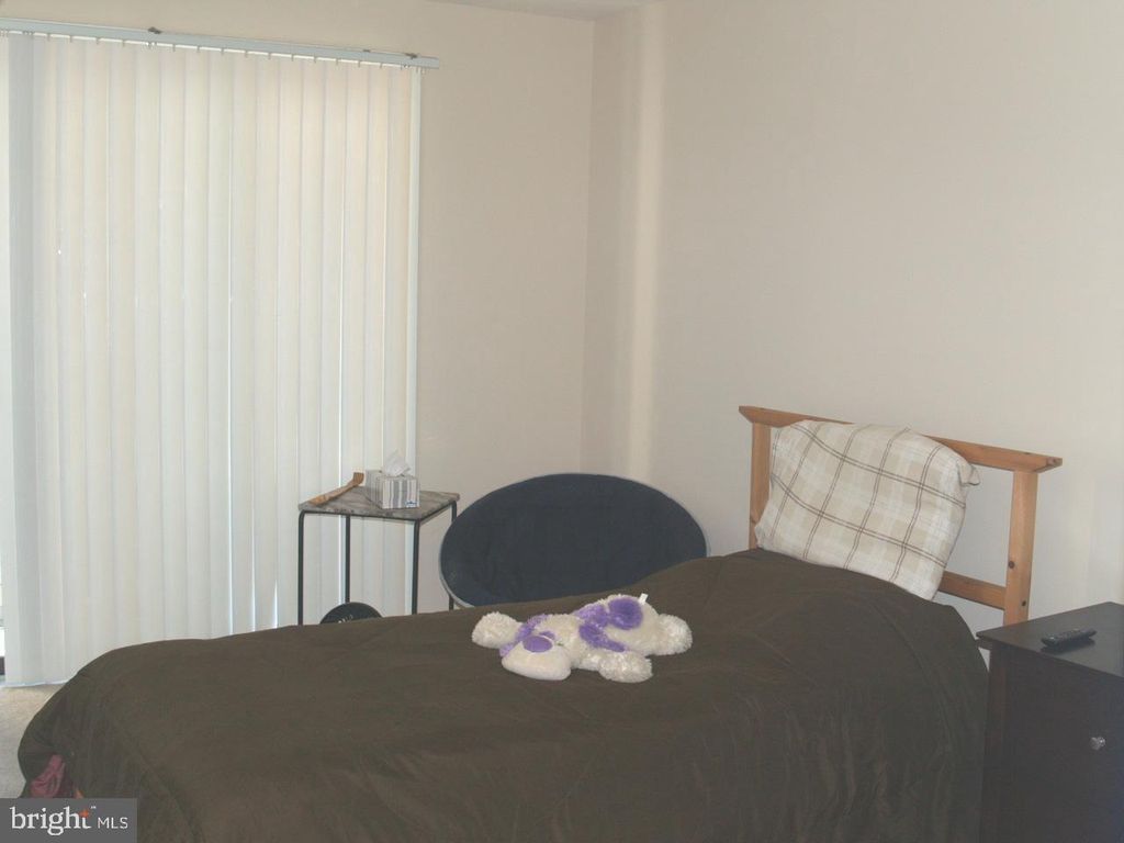 8 COPPS HILL CT, Montgomery Village, MD 20886