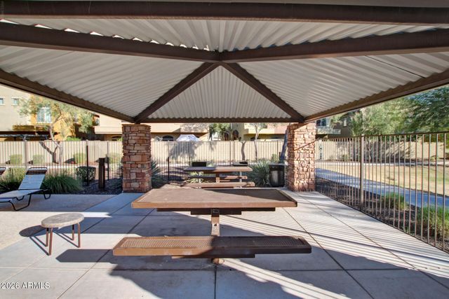 2725 E MINE CREEK Road 1072, Phoenix, AZ 85024