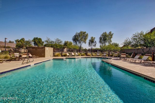 2725 E MINE CREEK Road 1072, Phoenix, AZ 85024