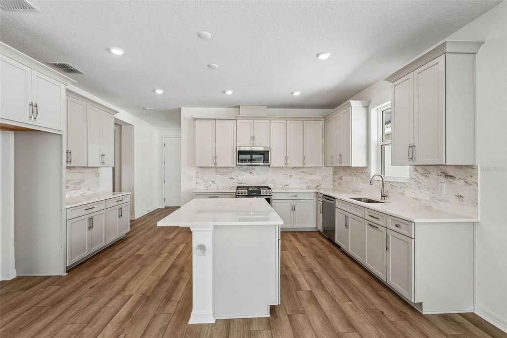 8125 FAIRCHILD AVENUE, BRADENTON, FL 34210 — photo 5