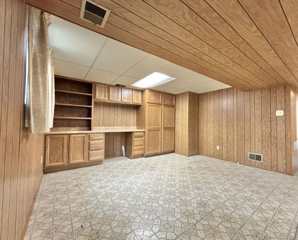 5361 Pierce Street, Merrillville, IN 46410