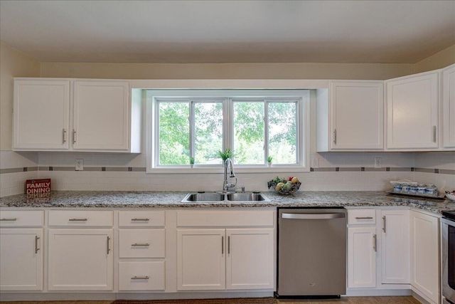 1303 E Sherry Drive, Rossville, GA 30741