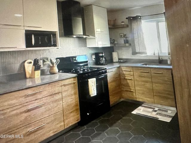 1202 CAPER Road, El Paso, TX 79925