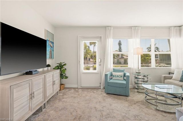 277 8th AVE S 277, Naples, FL 34102