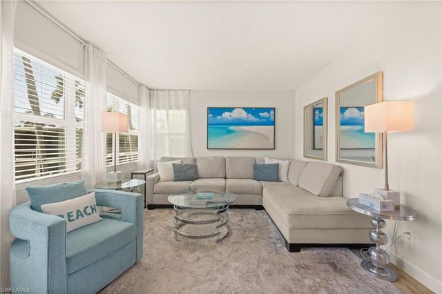 277 8th AVE S 277, Naples, FL 34102