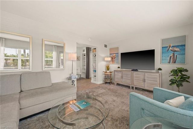 277 8th AVE S 277, Naples, FL 34102