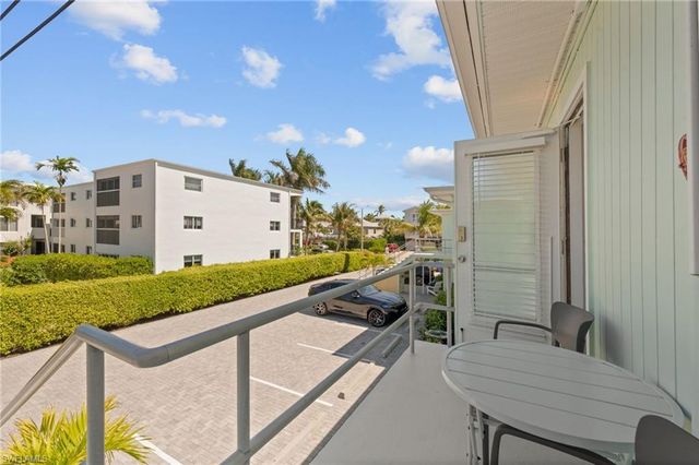 277 8th AVE S 277, Naples, FL 34102