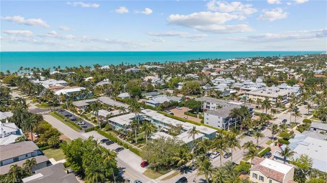 277 8th AVE S 277, Naples, FL 34102