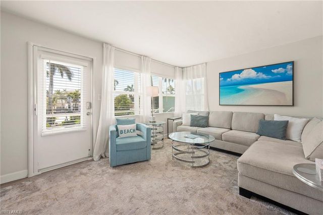 277 8th AVE S 277, Naples, FL 34102