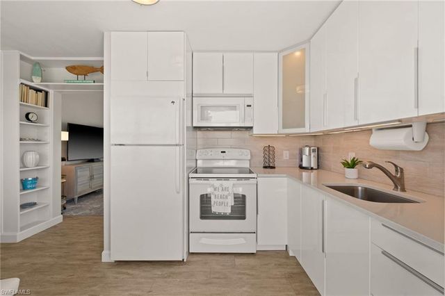 277 8th AVE S 277, Naples, FL 34102