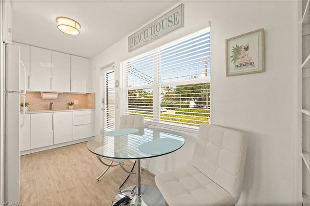 277 8th AVE S 277, Naples, FL 34102