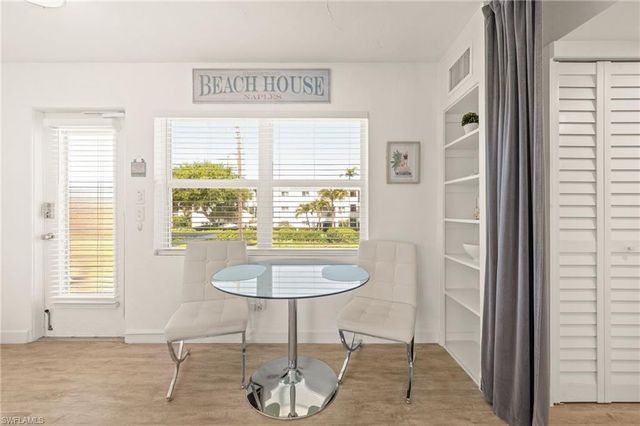 277 8th AVE S 277, Naples, FL 34102