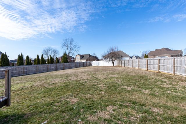 533 Bradford Dr, Gallatin, TN 37066