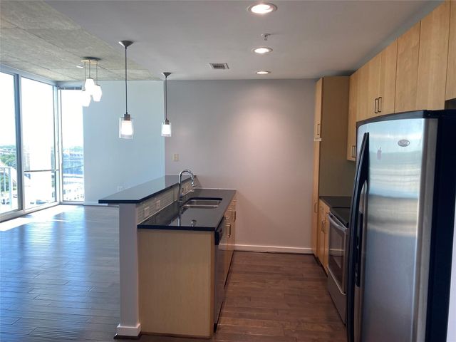 5925 Almeda Road 11002, Houston, TX 77004