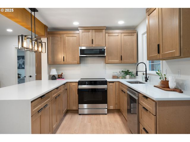 6321 Se TIBBETTS St, Portland, OR 97206