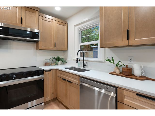 6321 Se TIBBETTS St, Portland, OR 97206