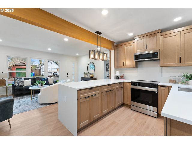 6321 Se TIBBETTS St, Portland, OR 97206