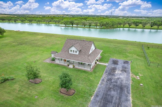 227 Ski Plex Dr, Seguin, TX 78155